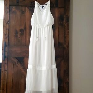 Beautiful white Maxi dress NWT